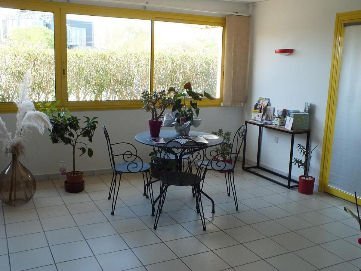 Logis Hotel Restaurant Le Clos Saint Loup Bram Bagian luar foto