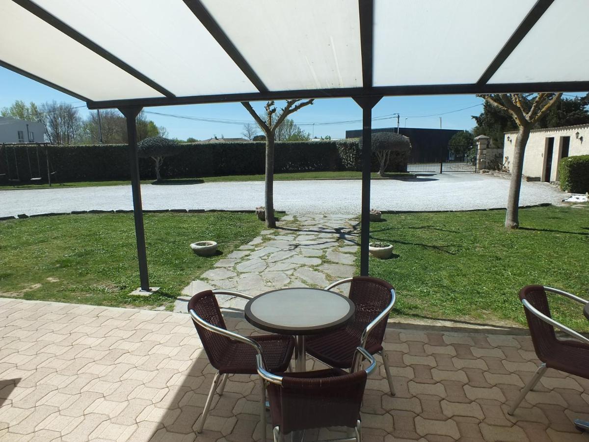 Logis Hotel Restaurant Le Clos Saint Loup Bram Bagian luar foto