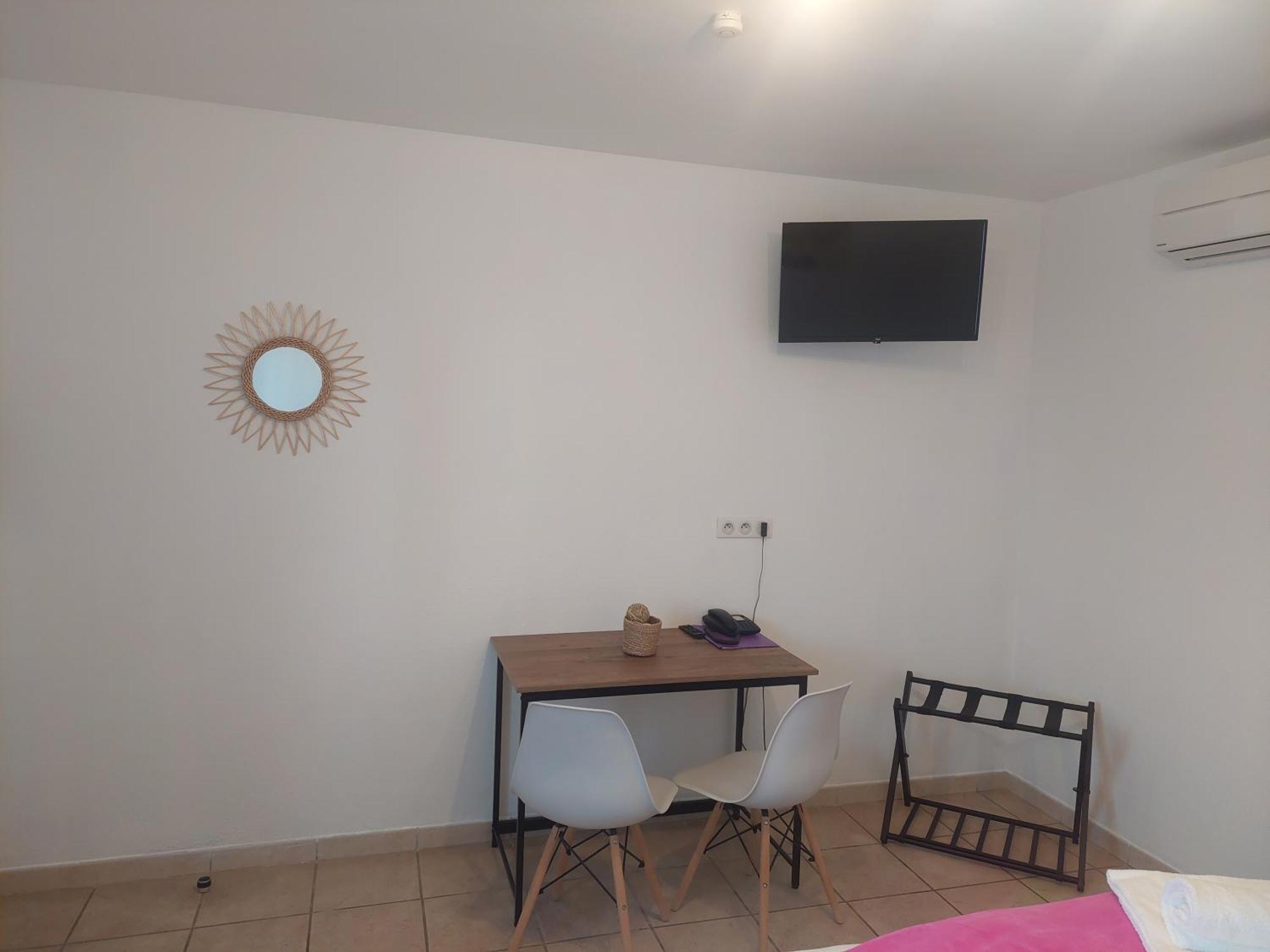 Logis Hotel Restaurant Le Clos Saint Loup Bram Bagian luar foto