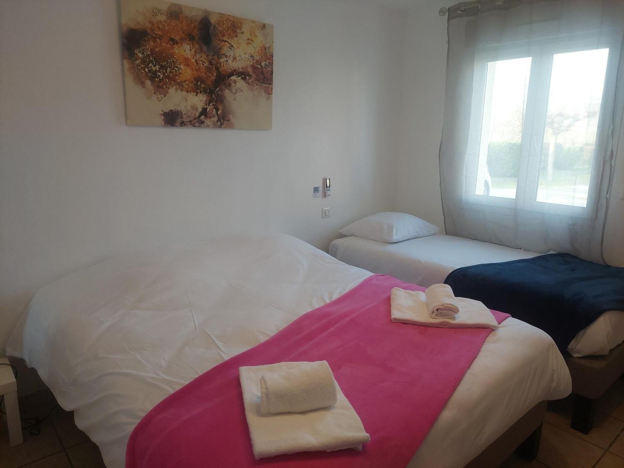 Logis Hotel Restaurant Le Clos Saint Loup Bram Bagian luar foto