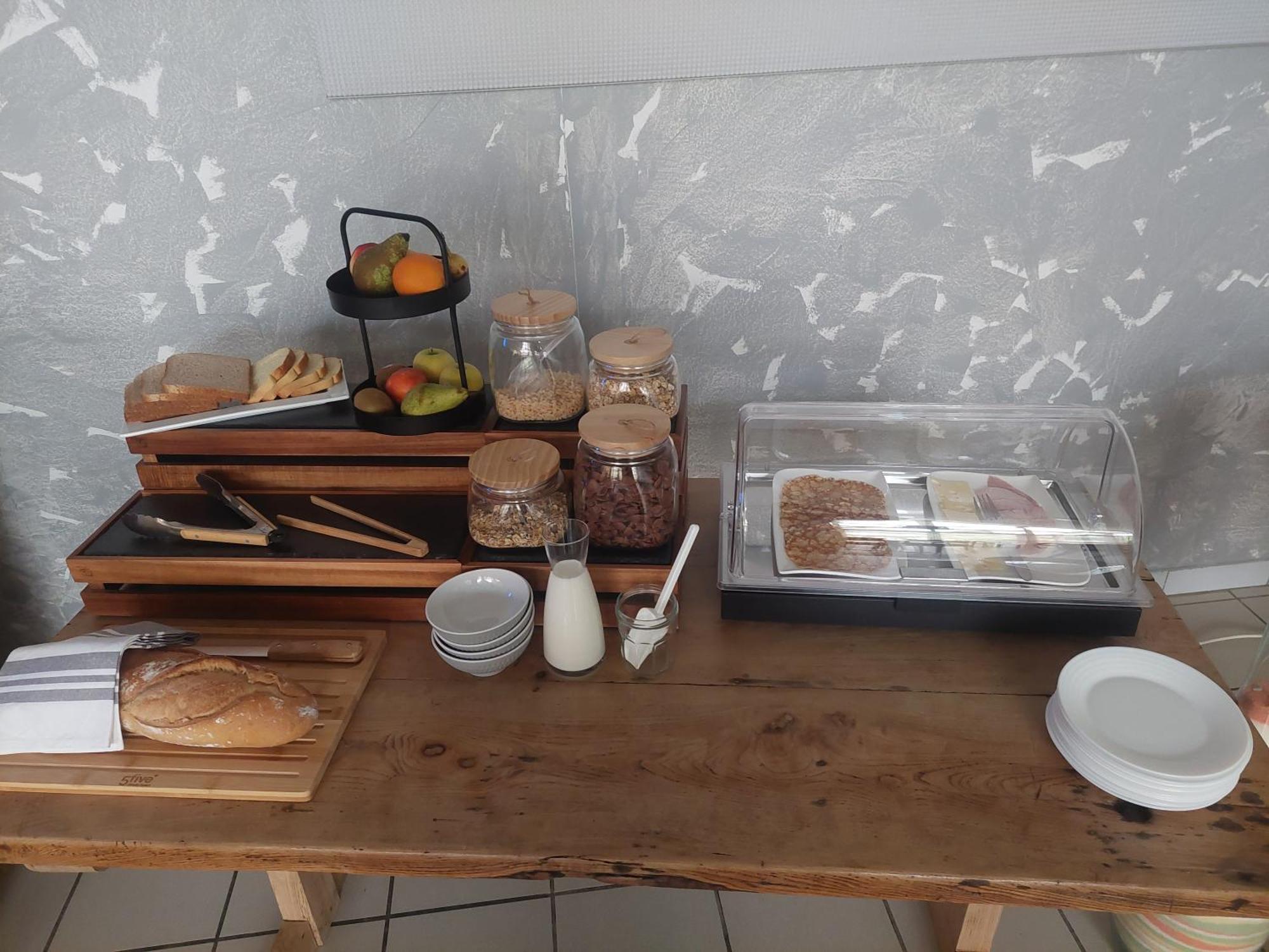 Logis Hotel Restaurant Le Clos Saint Loup Bram Bagian luar foto