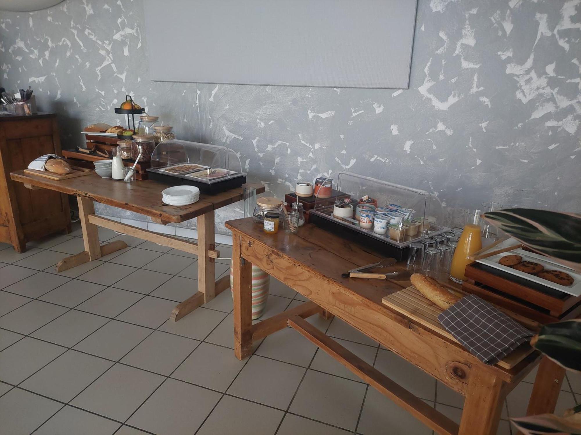 Logis Hotel Restaurant Le Clos Saint Loup Bram Bagian luar foto