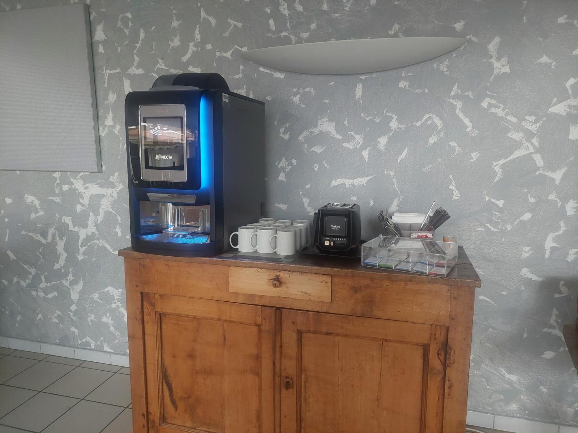 Logis Hotel Restaurant Le Clos Saint Loup Bram Bagian luar foto