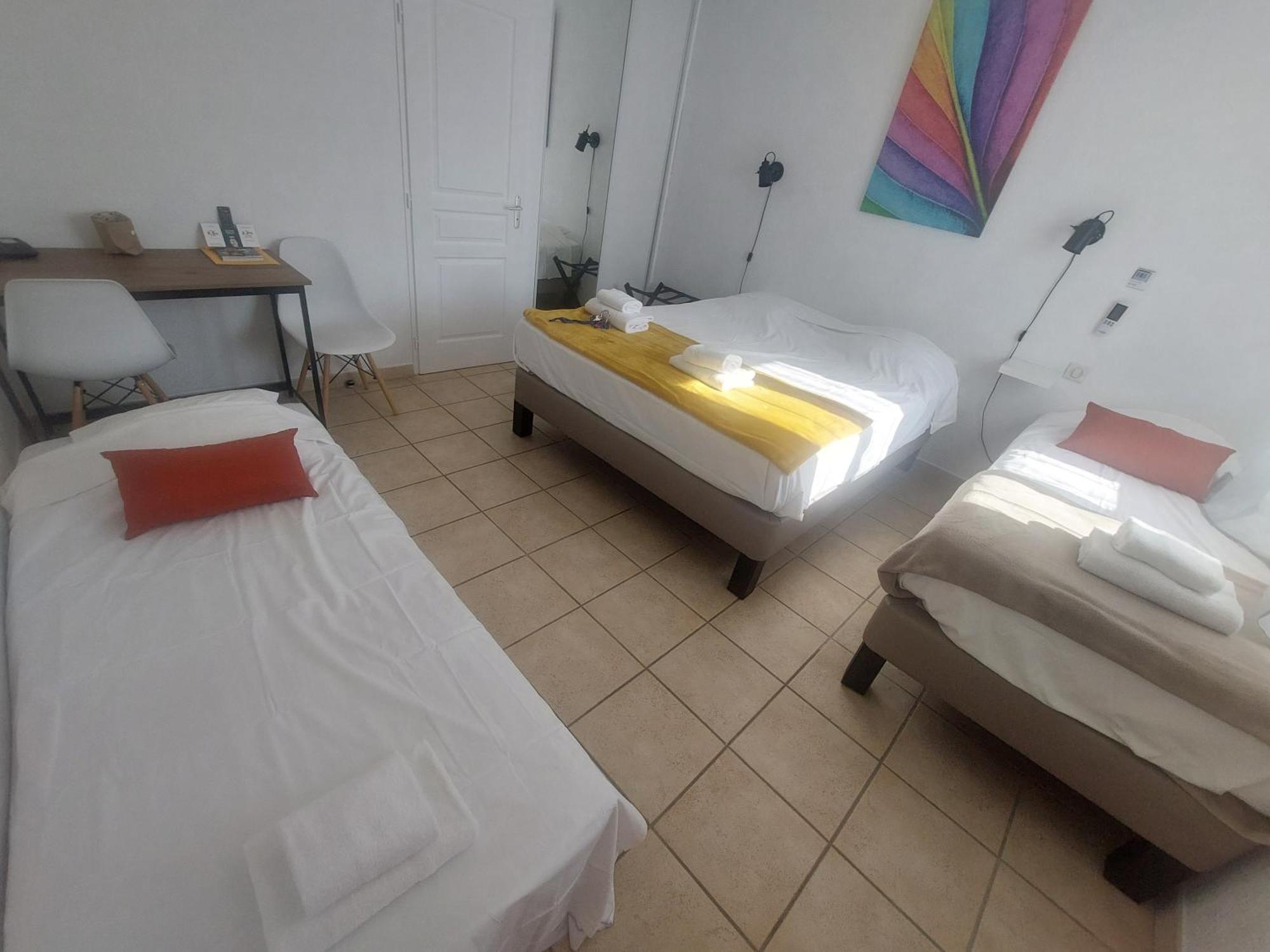 Logis Hotel Restaurant Le Clos Saint Loup Bram Bagian luar foto